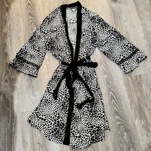 Elegant Black and White Women’s Robe